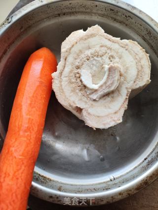 粉葛胡萝卜大骨汤的做法步骤：1