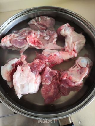 粉葛胡萝卜大骨汤的做法步骤：4