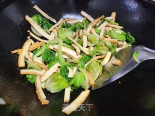 生菜炒豆干的做法步骤：4