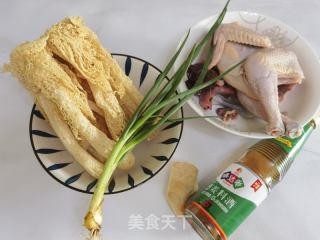 春季养生/鲜美好喝的竹荪鸡汤的做法步骤：1