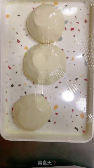 葱花油饼的做法步骤：2