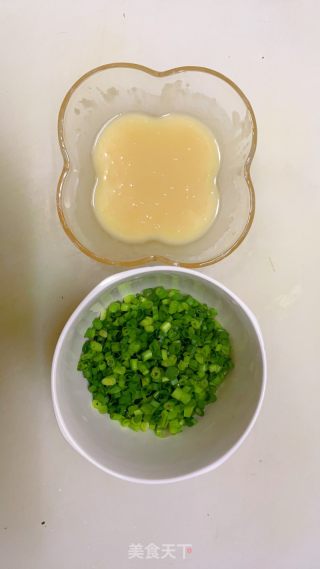 葱花油饼的做法步骤：3