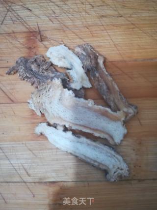 清炖当归生姜羊肉汤的做法步骤：2