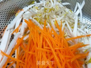 虾仁三蔬拌面的做法步骤：2