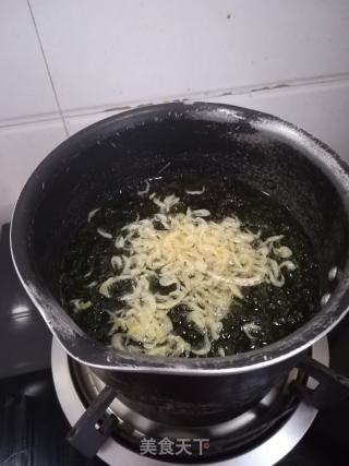 紫菜虾皮汤的做法步骤：2