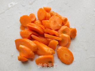 胡萝卜雪梨汁的做法步骤：3