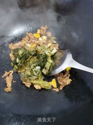 酸菜猪肉炒粉利（年糕）的做法步骤：7