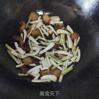 腊肉炒藠头的做法步骤：6