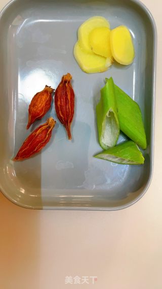 麻辣手撕鸡的做法步骤：3