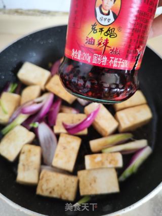 韭菜炒豆腐的做法步骤：7
