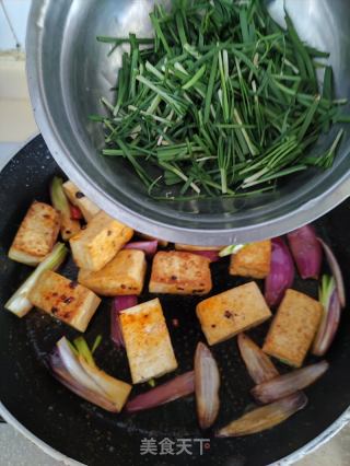 韭菜炒豆腐的做法步骤：8