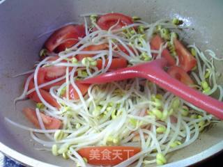 番茄炒黄豆芽的做法步骤：4