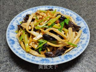 芹菜拌香干的做法