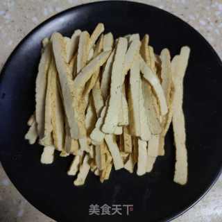 芹菜拌香干的做法步骤：2