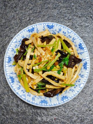 芹菜拌香干的做法步骤：10