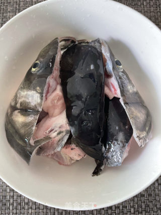 豆干焖鱼头的做法步骤：3