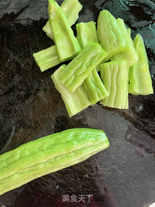 苦瓜黄豆排骨煲的做法步骤：4