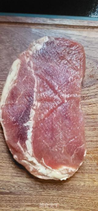 香菜炒牛肉的做法步骤：1