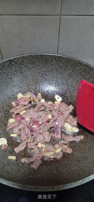 香菜炒牛肉的做法步骤：6
