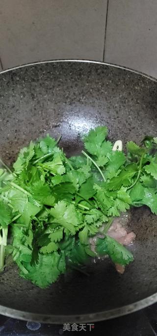 香菜炒牛肉的做法步骤：7