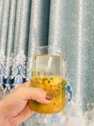 百香果蜂蜜柠檬青桔果汁杯的做法步骤：8
