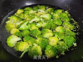 蚝油西蓝花的做法步骤：2