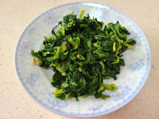 菠菜炒白萝卜丝的做法步骤：1