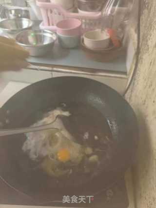 销魂鸡蛋瘦肉汤面的做法步骤：3