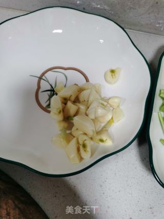 黎蒿炒腊肉的做法步骤：2