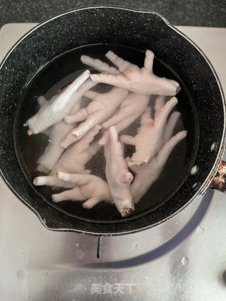 牛腩鸡脚煲的做法步骤：5