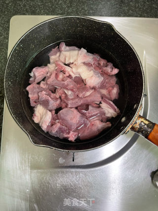 牛腩鸡脚煲的做法步骤：7