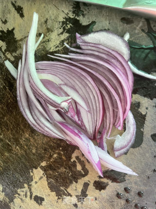 干锅鱼的做法步骤：1