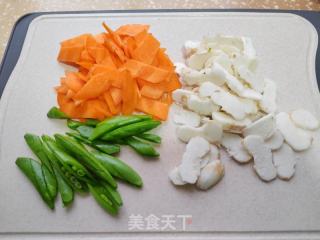 胡萝卜荸荠炒肉片的做法步骤：3