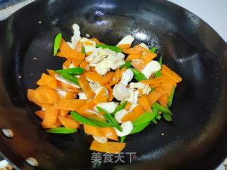 胡萝卜荸荠炒肉片的做法步骤：6