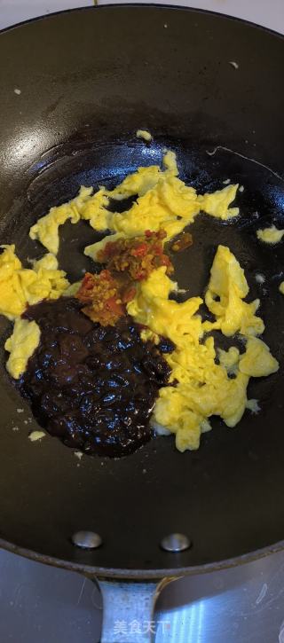 鸡蛋剁椒拌面酱的做法步骤：2