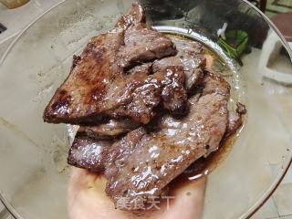 煎牛排的做法步骤：4