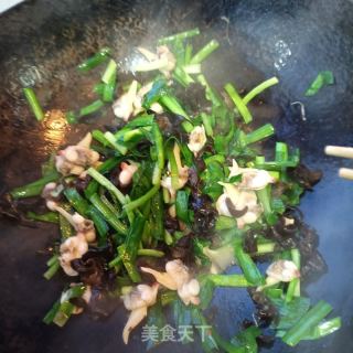 木耳蛤蜊肉炒韭菜的做法步骤：9