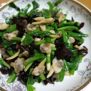 木耳蛤蜊肉炒韭菜的做法步骤：10