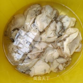 蒜苗炒生蚝的做法步骤：3