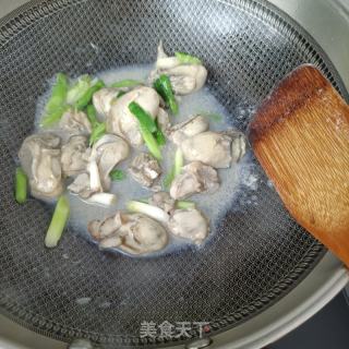 蒜苗炒生蚝的做法步骤：8