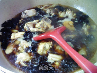 黑木耳炖三黄鸡的做法步骤：10