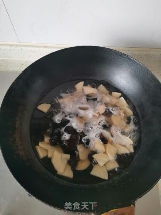 冬笋炒鸡片的做法步骤：3