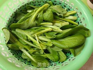 青菜炒豆腐皮的做法步骤：1