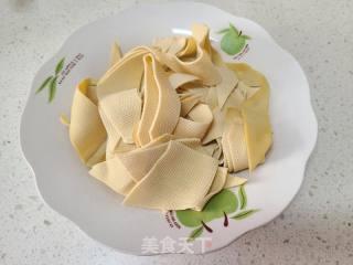 青菜炒豆腐皮的做法步骤：3