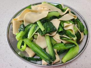 青菜炒豆腐皮的做法步骤：5