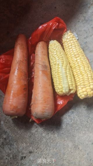 猪肉胡萝卜玉米饺子的做法步骤：1
