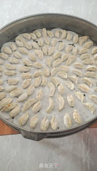 猪肉胡萝卜玉米饺子的做法步骤：13