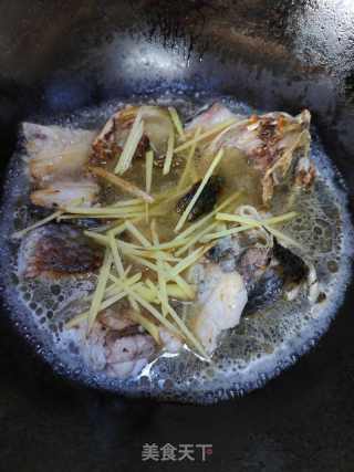 鱼头焖豆腐的做法步骤：8
