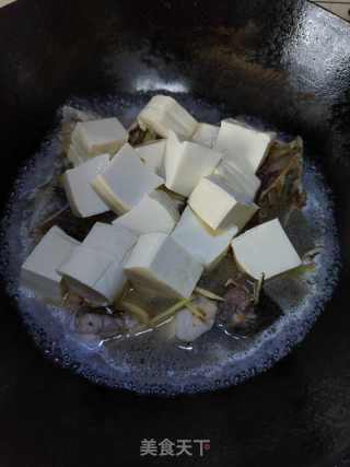 鱼头焖豆腐的做法步骤：9