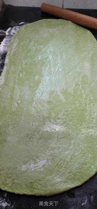 黑全麦艾草红豆卷的做法步骤：7